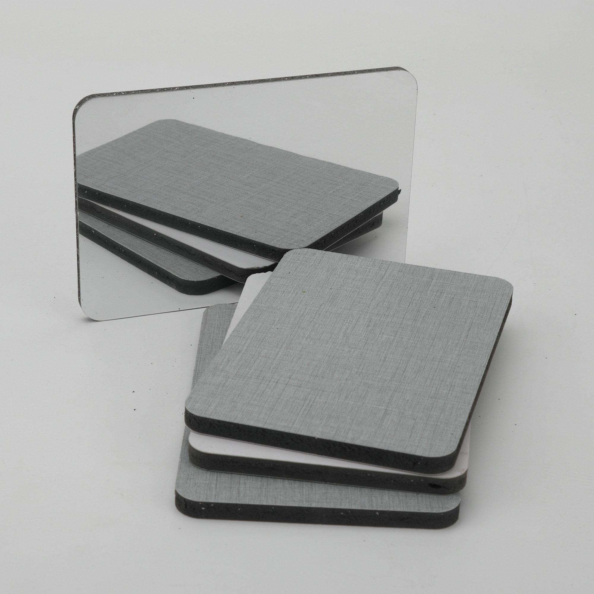 What characteristics should a high-quality decorative panel have?